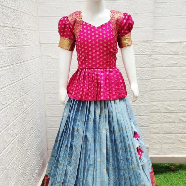 Semi Gadwal lehenga With Benaras Butties