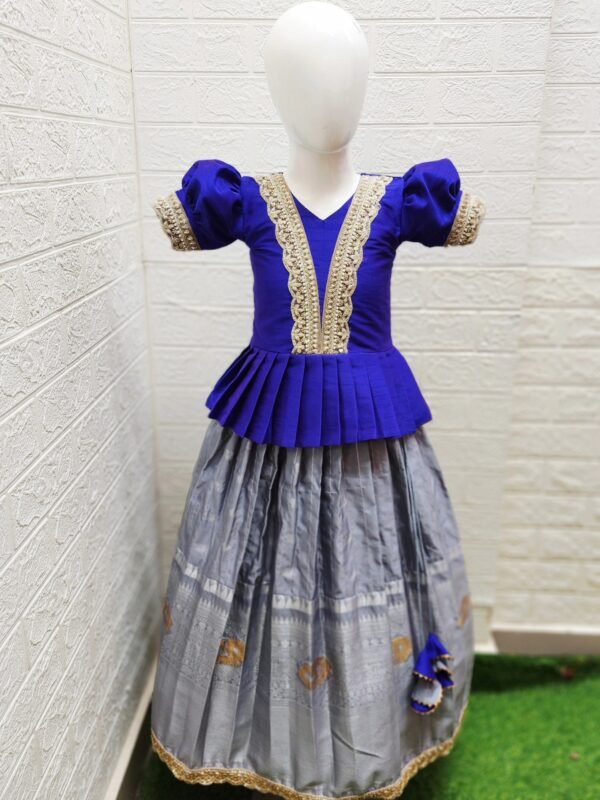 Semi Gadwal lehenga With Puff Blouse